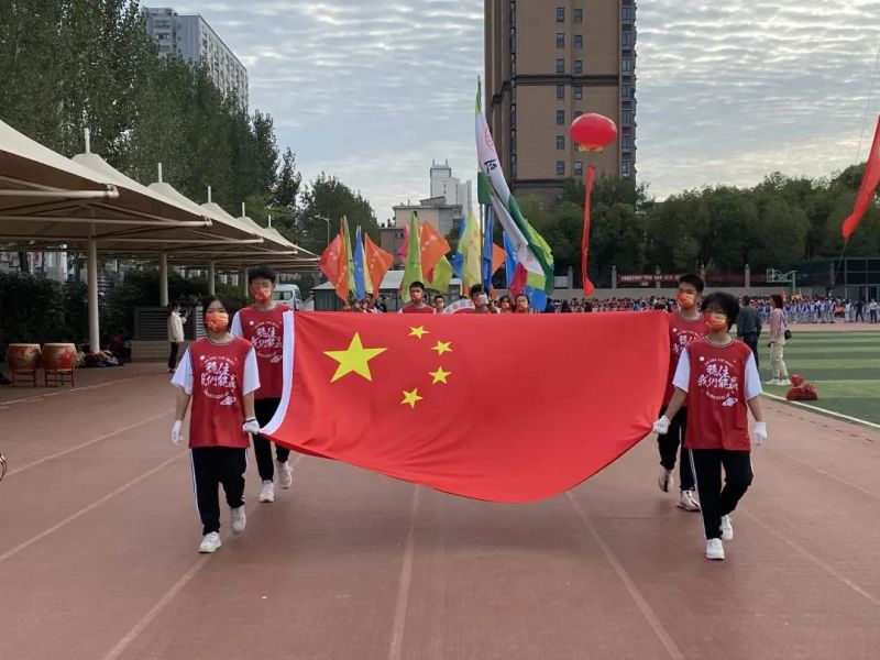 �Ϸ����ψ@�WУ