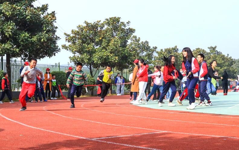 �]���hұ��ɽ�(zh��n)���ČW(xu��)У���_������\�ӕ�