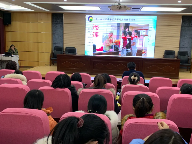 �Ϸ����L��·�ڶ�С�W��䞳У�^��ӛ�����ν�����������