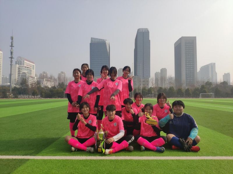 �Ϸʹ��I�WУŮ��������Z��܊