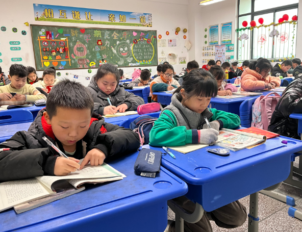 �Ϸ��Ж|Ԫ�҈@С�W���n�����չ���� ���ʻ�������L