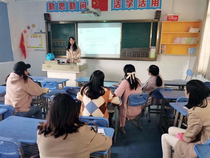 �Ϸ�����ɽС�W����ɽ�^����ý̎��̌W��������ِ��ϲ�@�ѿ�