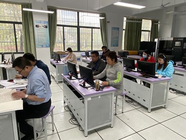 �Ϸʹ��I�WУ���������W ϲӭ���ꡱ���}�����Ʒ�����u�x�A�M��Ļ