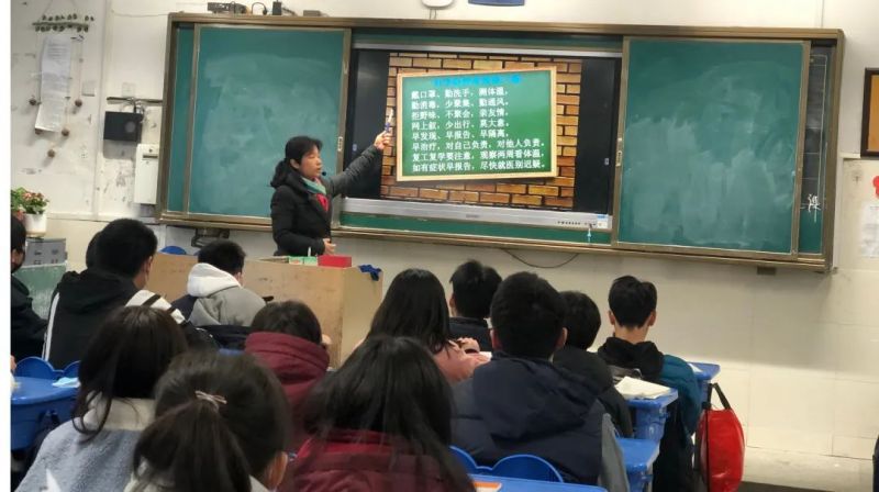 �Ϸʰ��н������F(tu��n)��ɽ��У���_��������غ͈D�����������}����(hu��)