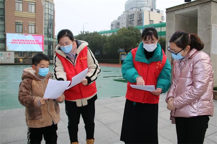 ������һ���W(xu��)У�R��У�^(q��)������(d��ng)־Ը�� �����Ҹ���