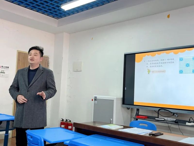 �L(zh��ng)��С��䞳У�^(q��)��(sh��)�W(xu��)�Mϵ�н��л��(d��ng)