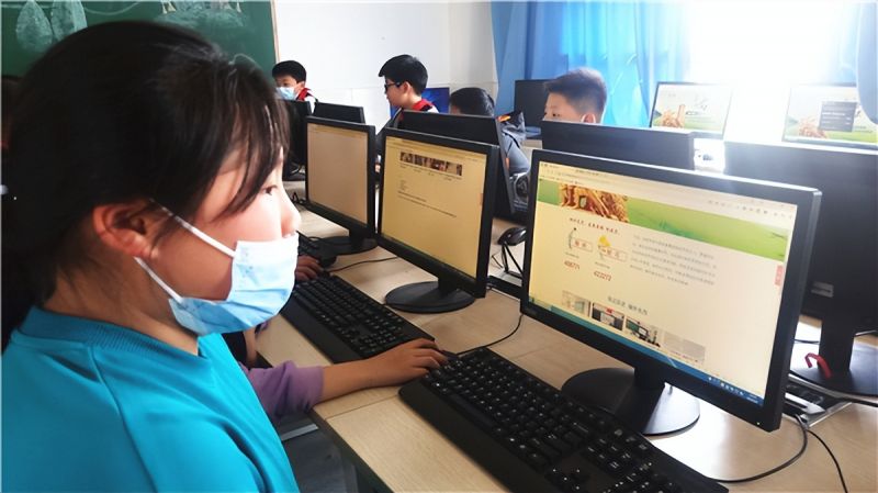 ���������� ���������ġ����Ϸ��а���С����У������ϵ�л��