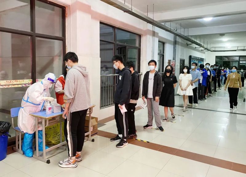 �Ϸ����У�����؟�����ľ��� �������{һ����©