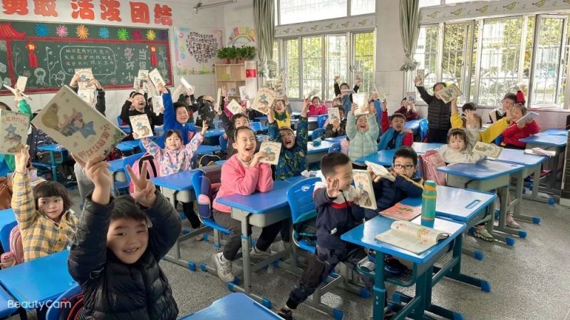 �Ϸ����L��·�ڶ�С�W(xu��)�ྰ��У�^(q��)�x����(ji��)ϵ�Ј�(b��o)��