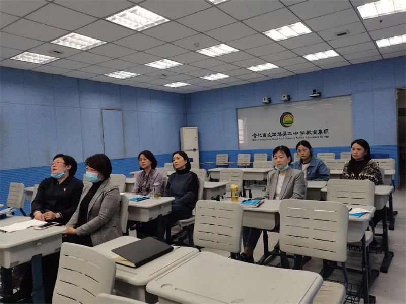 �Ϸ����L��·�ڶ�С�W�ྰ��У�^�����������I ��ِ�@�ѿ�