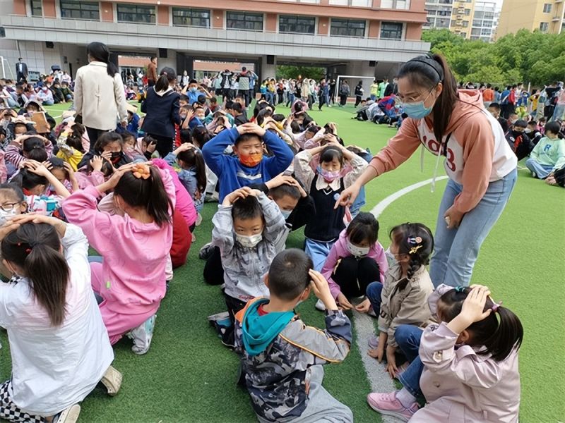 �Ϸ�����С�s�ǻ��@��У�_չ5��12����p�đ�����ɢ�ݾ����