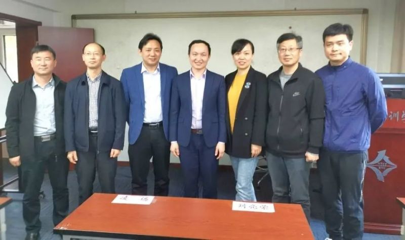 �Ϸ����ψ@�WУ�����I���������]�����