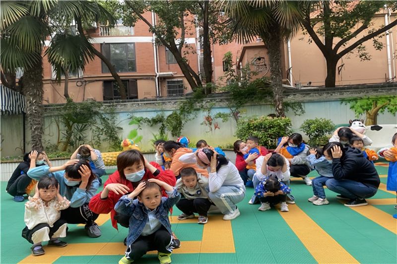 �Ϸ��а��׽������F�������з� �R���𡱲���