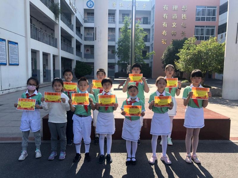 �Ϸ����L��С���Ļ��@У�^���ƵZǰ�� �����r��������