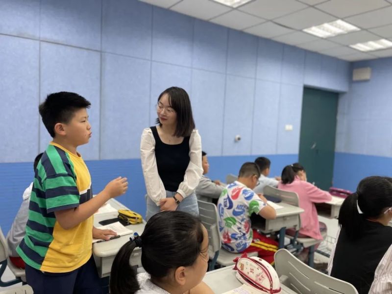 �Ϸ����L��·�ڶ�С�W�ྰ��У�^�Z��У������չʾ�n���