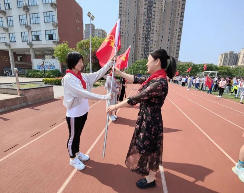 �Ϸ��н�����С�Wһ�꼉��ꠃxʽ