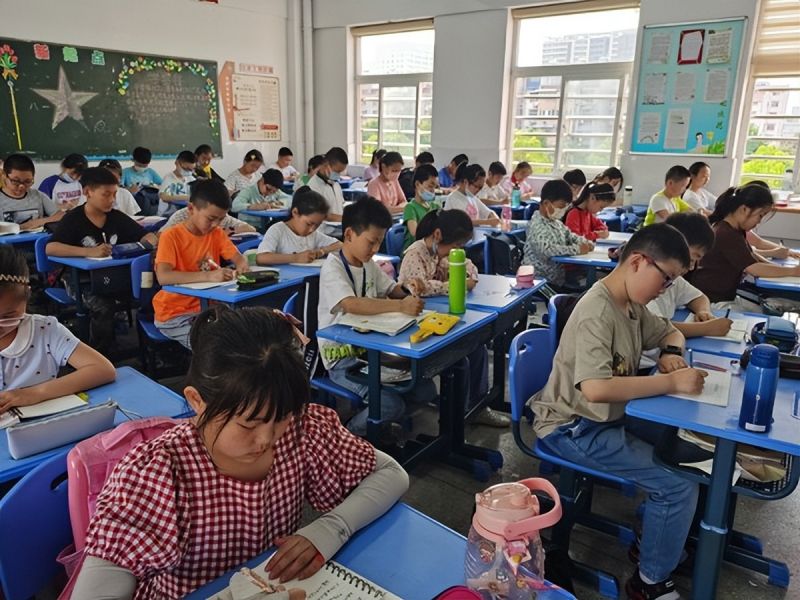 �Ϸ�������С�W��x����ͯ�� ������MУ�@