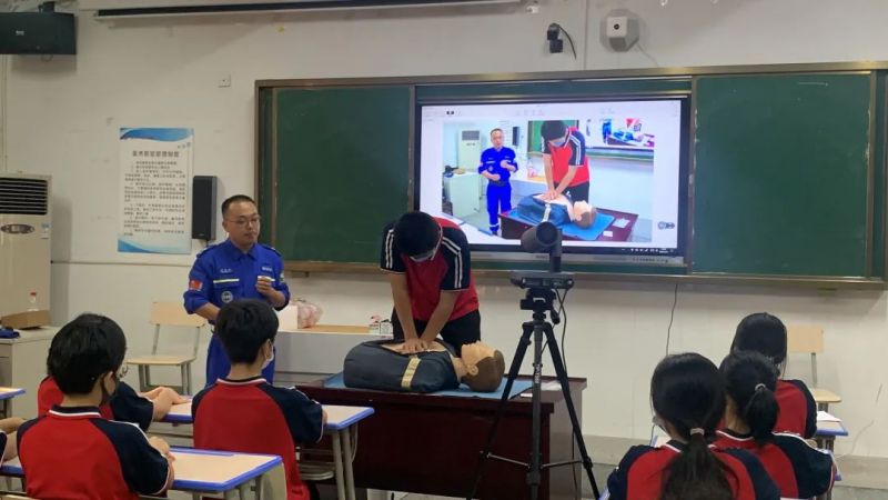 �Ϸ����ψ@�WУ�_չ����ˮ����