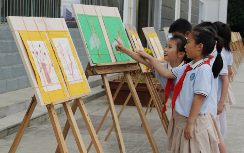 �Ϸ��йų�С�W(xu��)�_(k��i)չ���(xi��ng)��ɫ���(d��ng)�cף����һ����(gu��)�H��ͯ��(ji��)