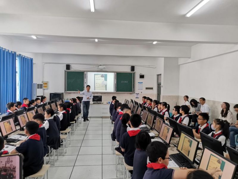 �����������F���_չ��Ϣ���g�W�ơ��c�Ǹɽ̎�ͬ��һ���n�����л��