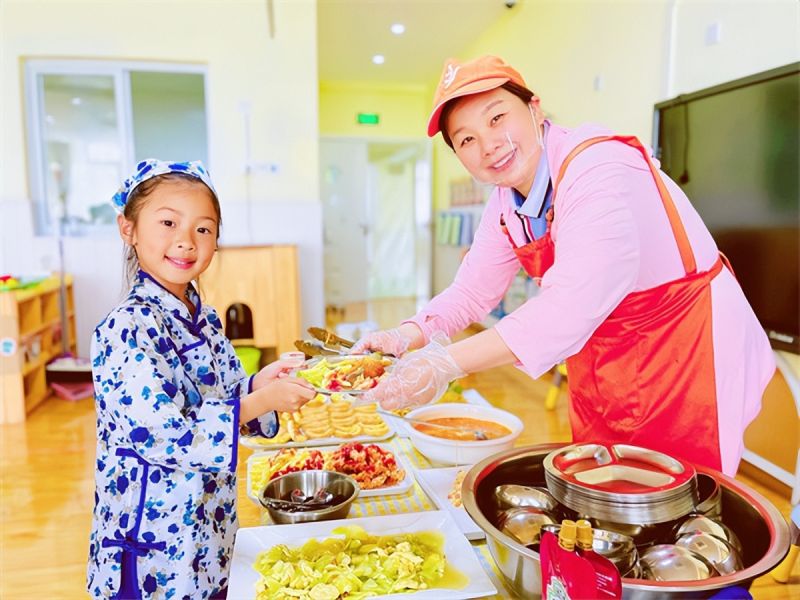 �Ϸ��а��׽������F�e�еھŌ�ˇ�g����ӭ��һ�\�ӕ�