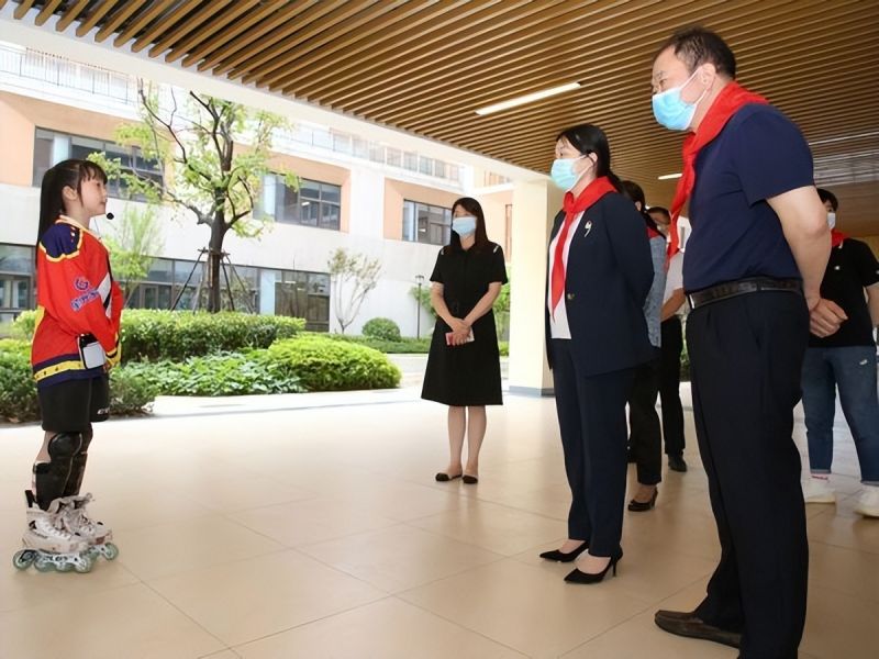 �Ϸ��Џ]ꖅ^�I������һ��ǰϦ������Сӳ��У�^���Lο��