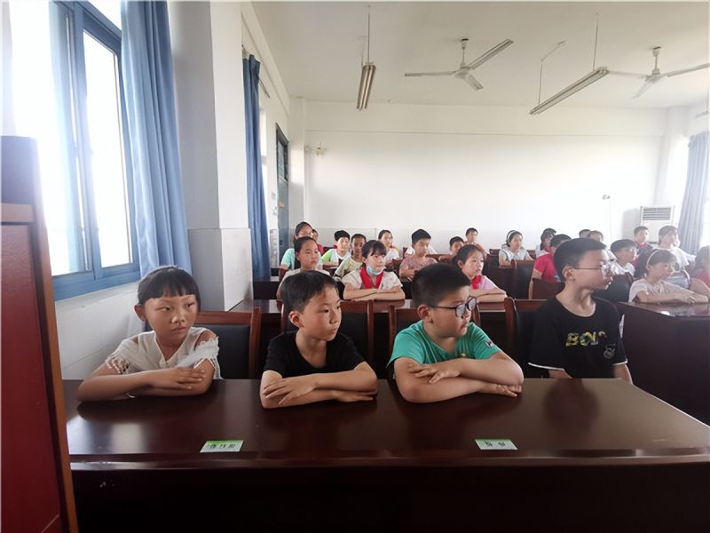 �Ϸ��а��c·����С�W����У�M�����_��ĩ�W����Մ��