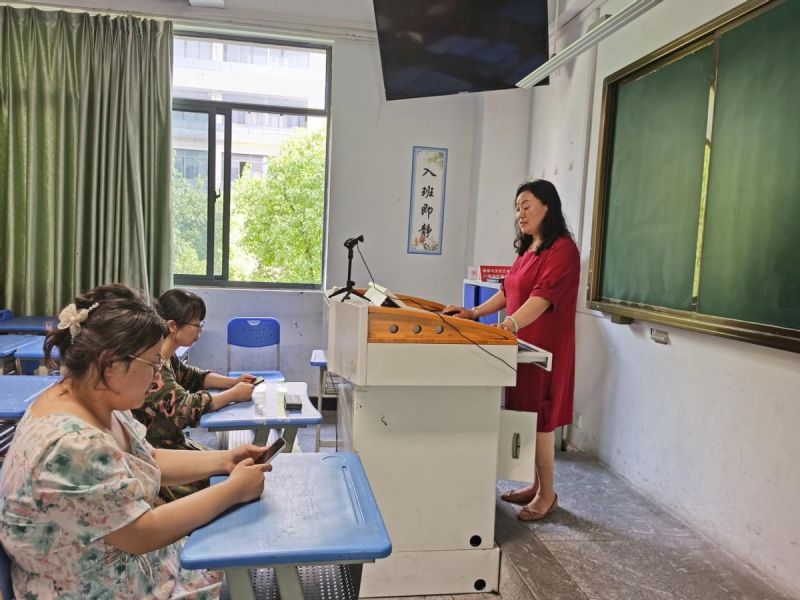 �Ϸʹ��I(y��)�WУ����Ļ�ˇ�g�W���_չ���ɫ�����W�v��