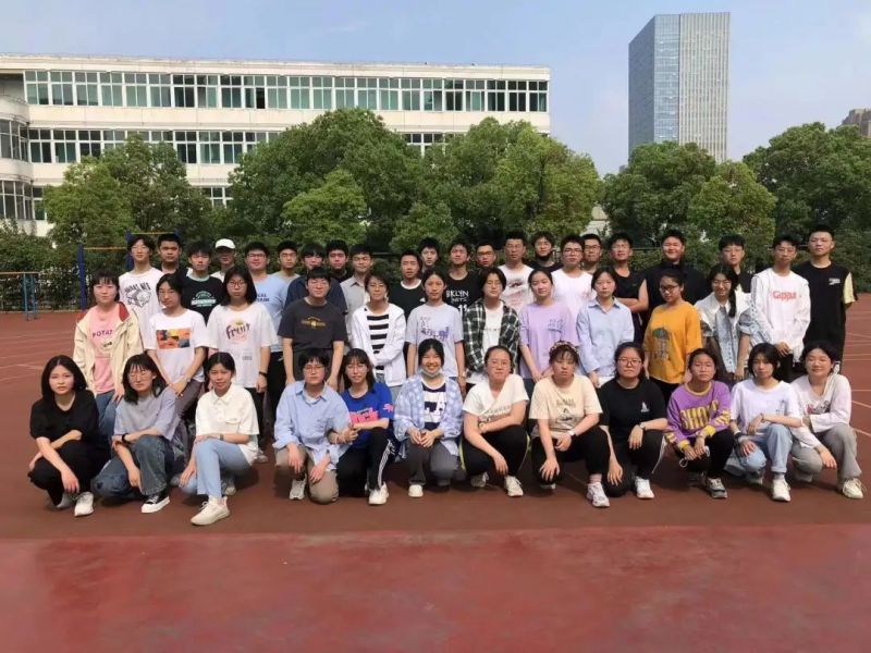 �Ϸʰ�����ɽ��У�����С�ӳ��L(zh��ng)��