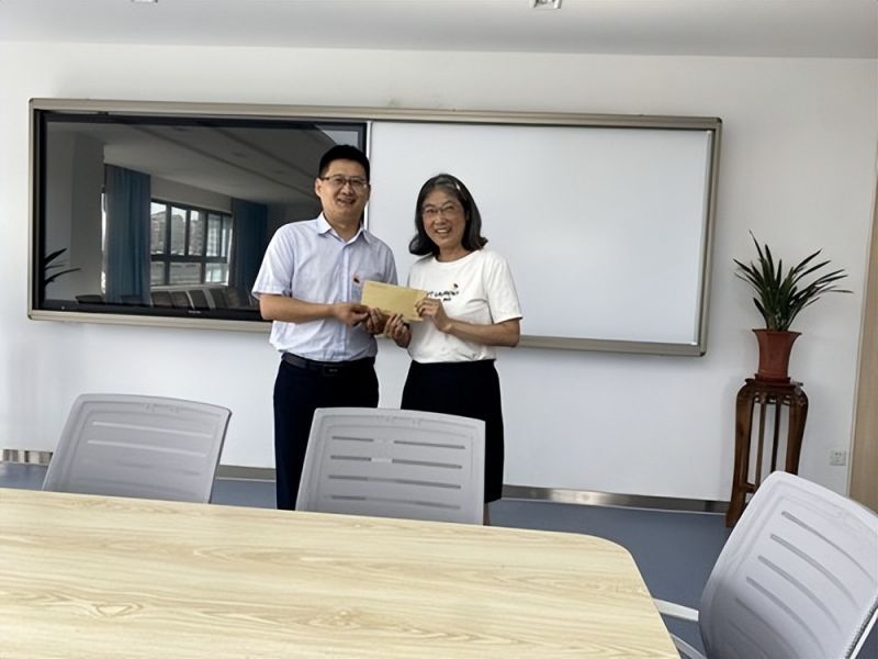 �Ϸ����L��С�mͤ��У������һ��ο�����h�� �P���h�Tů����