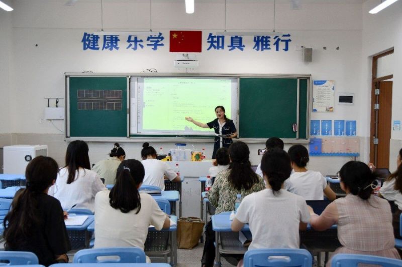 �Ϸ��л���С�������F���ǻ��n�þۡ����¡���Ϣ�x�ٰܴlչ