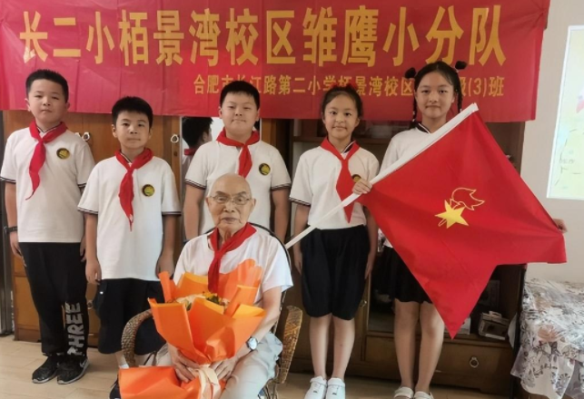 �Ϸ����L��·�ڶ�С�W�ྰ��У�^��׷���tɫӛ�� ���мtɫ����