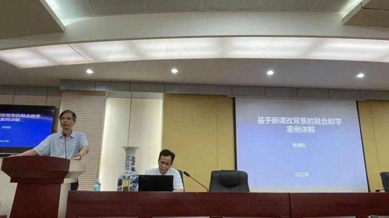 �Ϸ����ψ@�WУ�_չ������Ϣ���̈́��°lչ��Ӗ