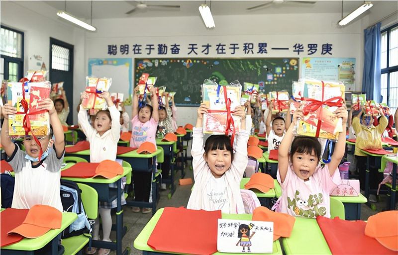 �Ϸ��а��c·����С�W(xu��)����Уһ�꼉(j��)������(b��o)��