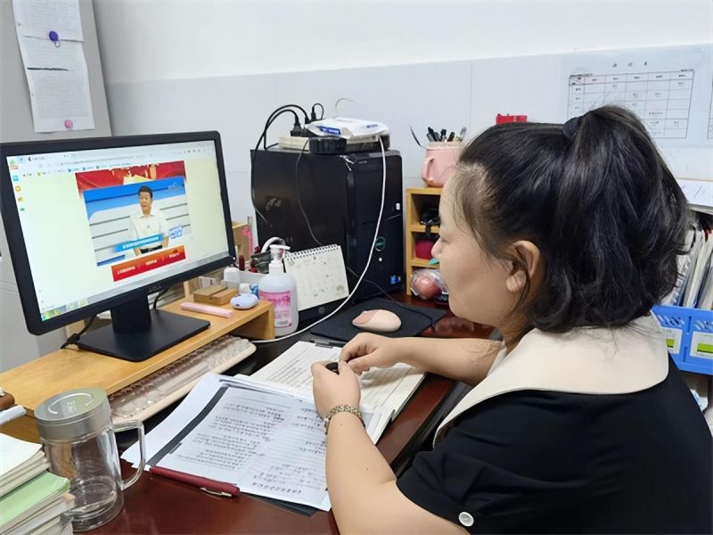 �Ϸ��а��׽������Fӭ��·�ֈ@�M�����L�^����ͥ�������_�n