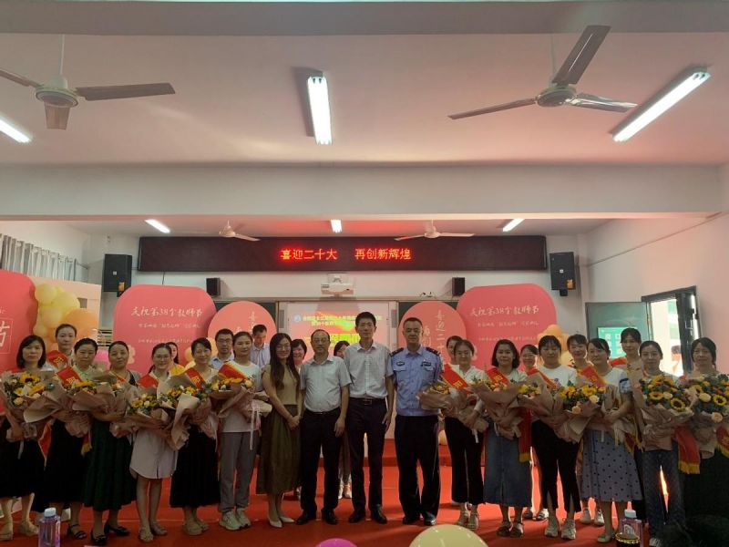 �Ϸ����L��С�W(xu��)���Ļ��@У�^(q��)�cף��38���̎���(ji��)