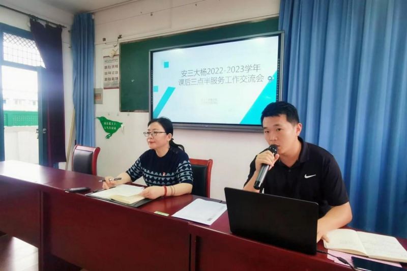 �Ϸ��а���С����У���_���c���n����չ���������