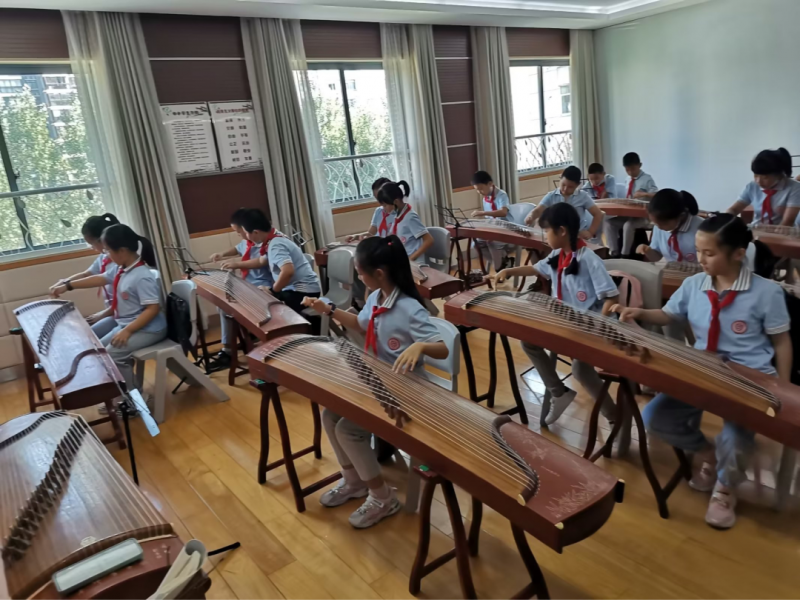 �Ϸ����ψ@�W(xu��)У���Ӱ��Ӆ^(q��)��������(d��ng)���Ĳʺ��n����չ�ջ��(d��ng)