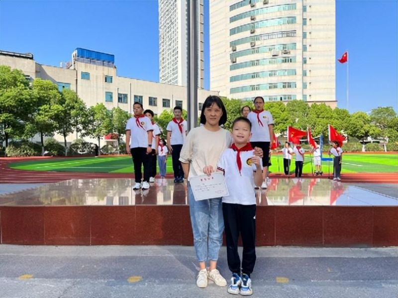 �Ϸ����L��С�ྰ��У�^���𳽘s�@�Ϸ��С��t�I�����¡�������