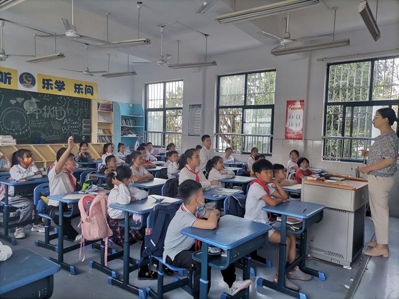 �Ϸ��йų�С�W���������B���� �����Gɫ����