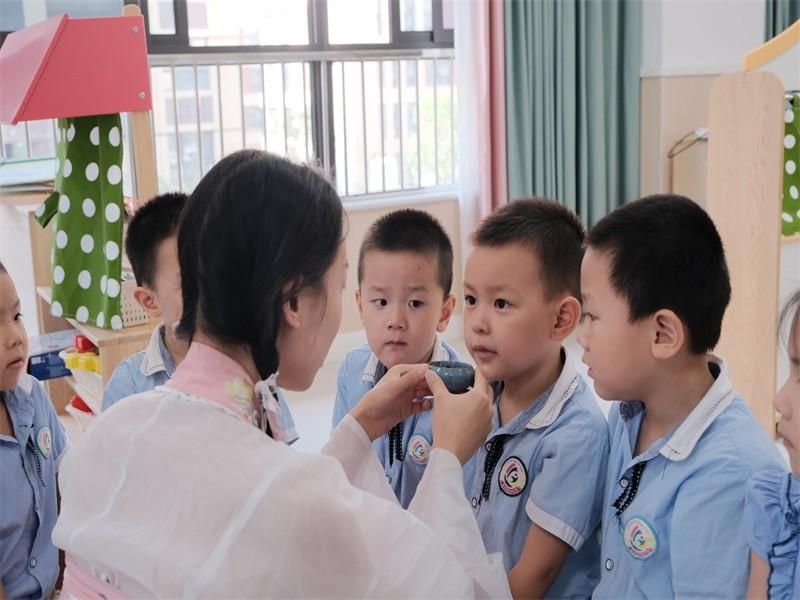 �Ϸ������v�׽̼��F(tu��n)�����ￂ�@�_չ�����k֮�Y�����}�������(d��ng)