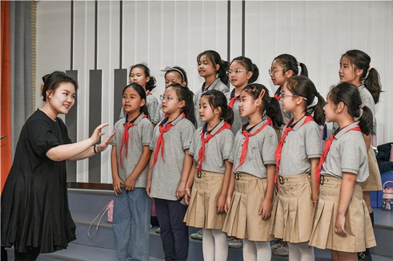 �Ϸ����L(zh��ng)��С�mͤ��У���������m ���w�����(m��ng)