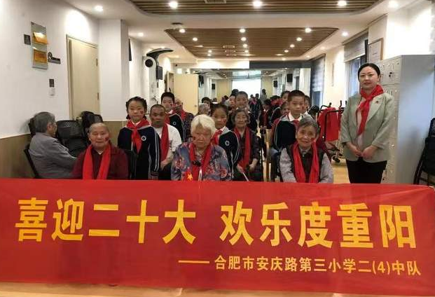 �����������F����У�^�_չ��ϲӭ��ʮ�󣬚g������ꖡ����