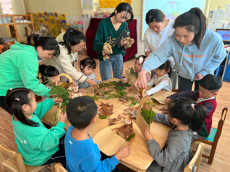 �Ϸ������v�׽̼��F���v�@�^����һ�M�_չ���л��