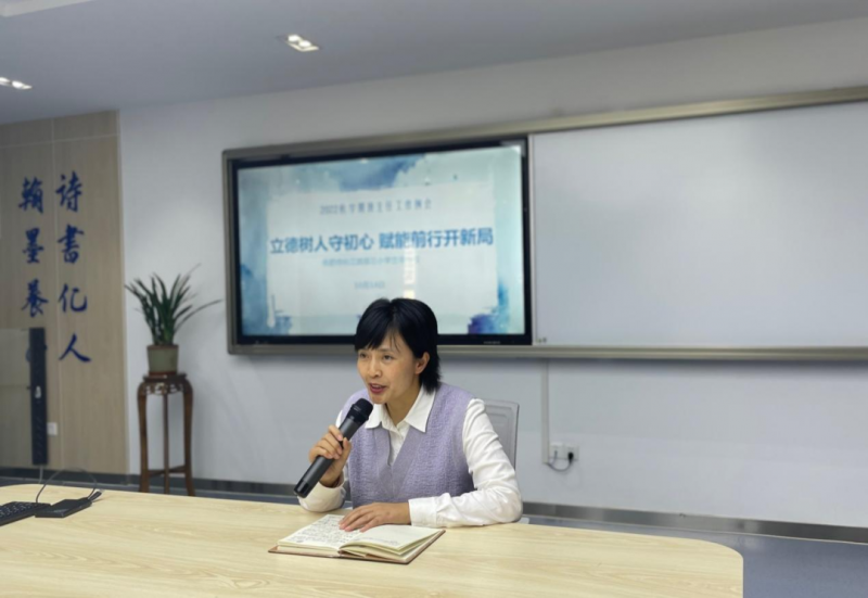 �Ϸ����L(zh��ng)��·����С�W(xu��)�mͤ��У�������س��� �x��ǰ���_�¾�