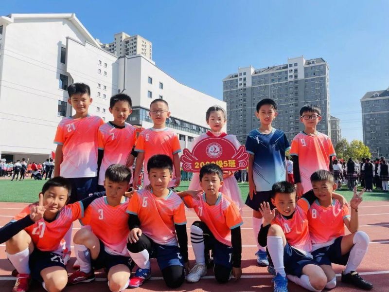 �Ϸ����b��С�W(xu��)���ߌá�У�L����У�@����(li��n)ِ�_Ļ