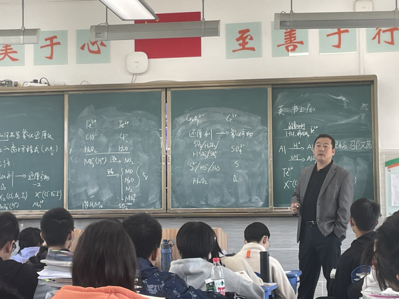 �Ϸʰ��н������F��ɽ��У���W�W�ƽM�Ⱦ���