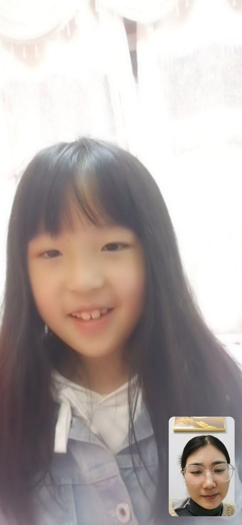 �Ϸ������b��С�W���AͥУ�^�_չ���ϼ��L���