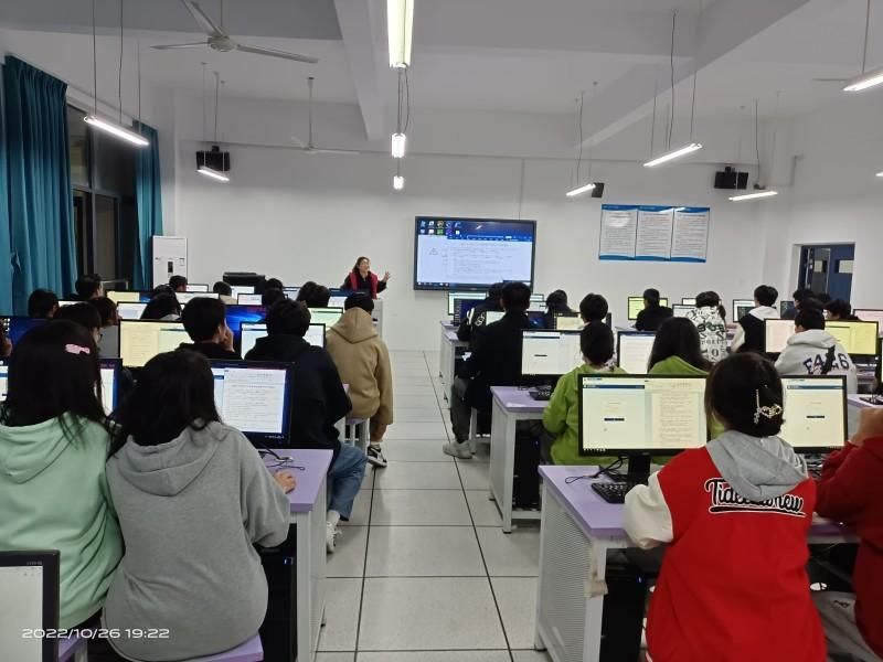 �Ϸʹ��I(y��)�W(xu��)У�_(k��i)չ���������֪�R(sh��)��(j��ng)ِ���(d��ng)