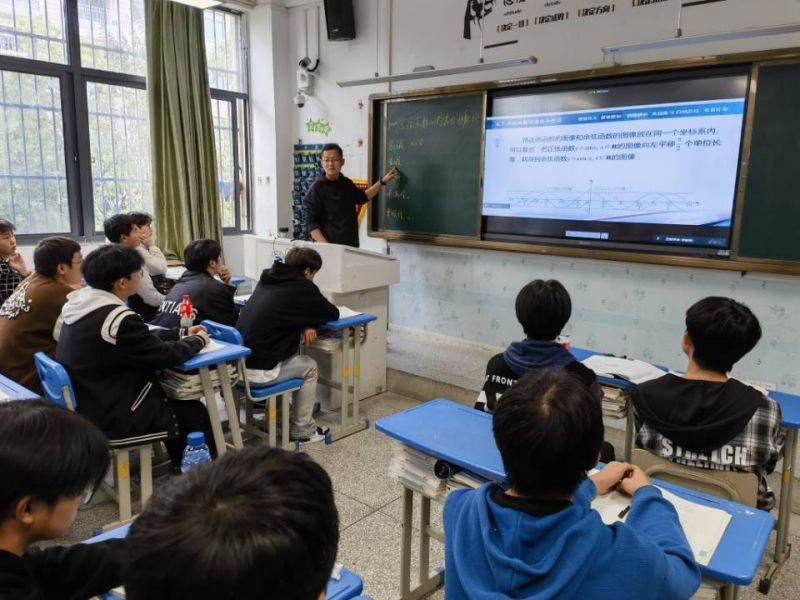 �Ϸʹ��I(y��)�W(xu��)У�����W(xu��)���M���_(k��i)չ�̌W(xu��)�󾚱����(d��ng)